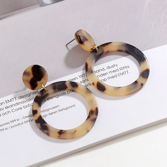 **AIKO* Leopard Print Fashion Acrylic Earrings - Picture 1 of 3